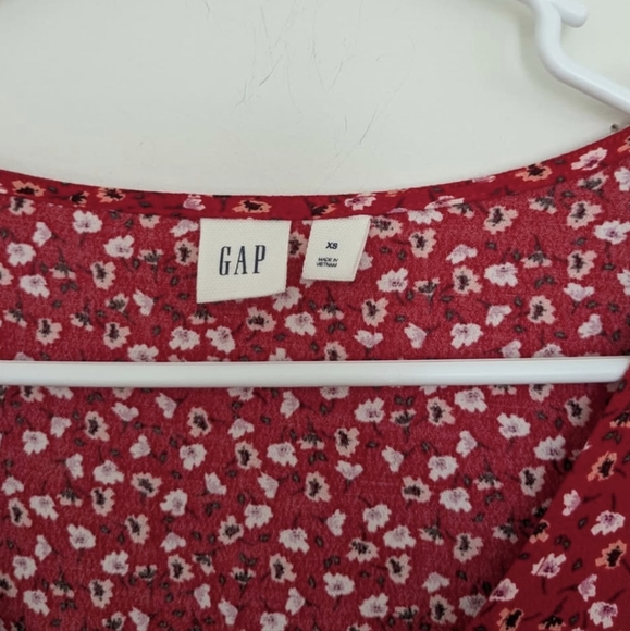 GAP Red Floral V-Neck Swing Dress - Picture 4 of 6